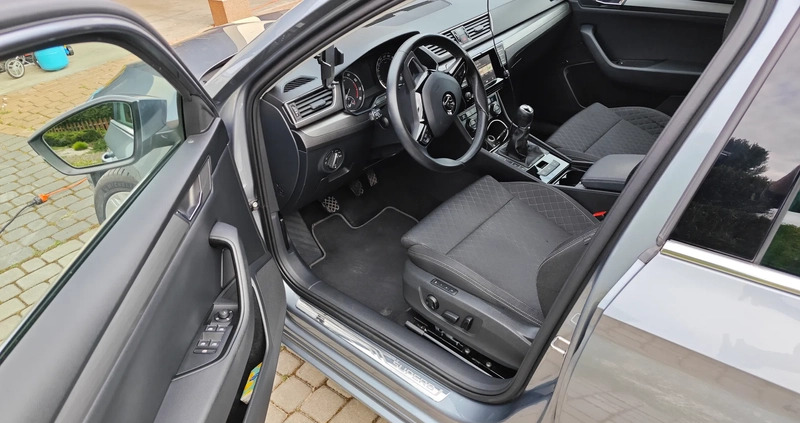 Skoda Superb cena 68000 przebieg: 82000, rok produkcji 2015 z Głubczyce małe 46